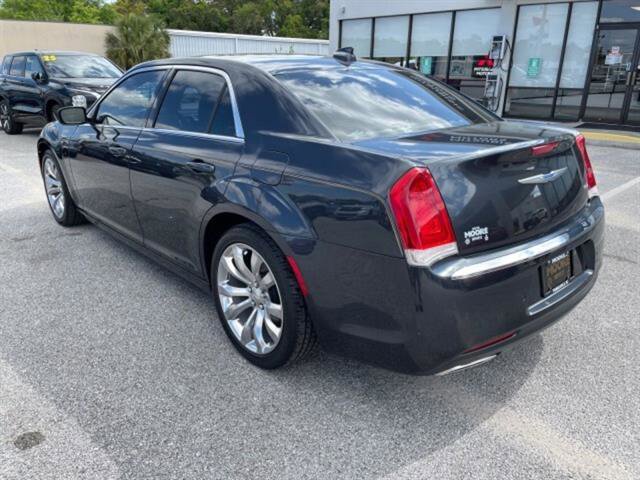 Used 2019 Chrysler 300 Touring L w/ Quick Order Package 22F image 4