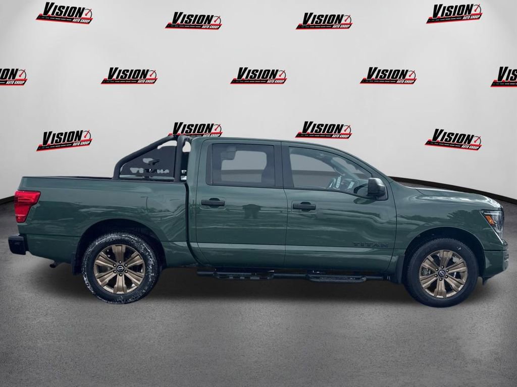 Used 2024 Nissan Titan SV w/ SV Bronze Edition Package RWD image 4