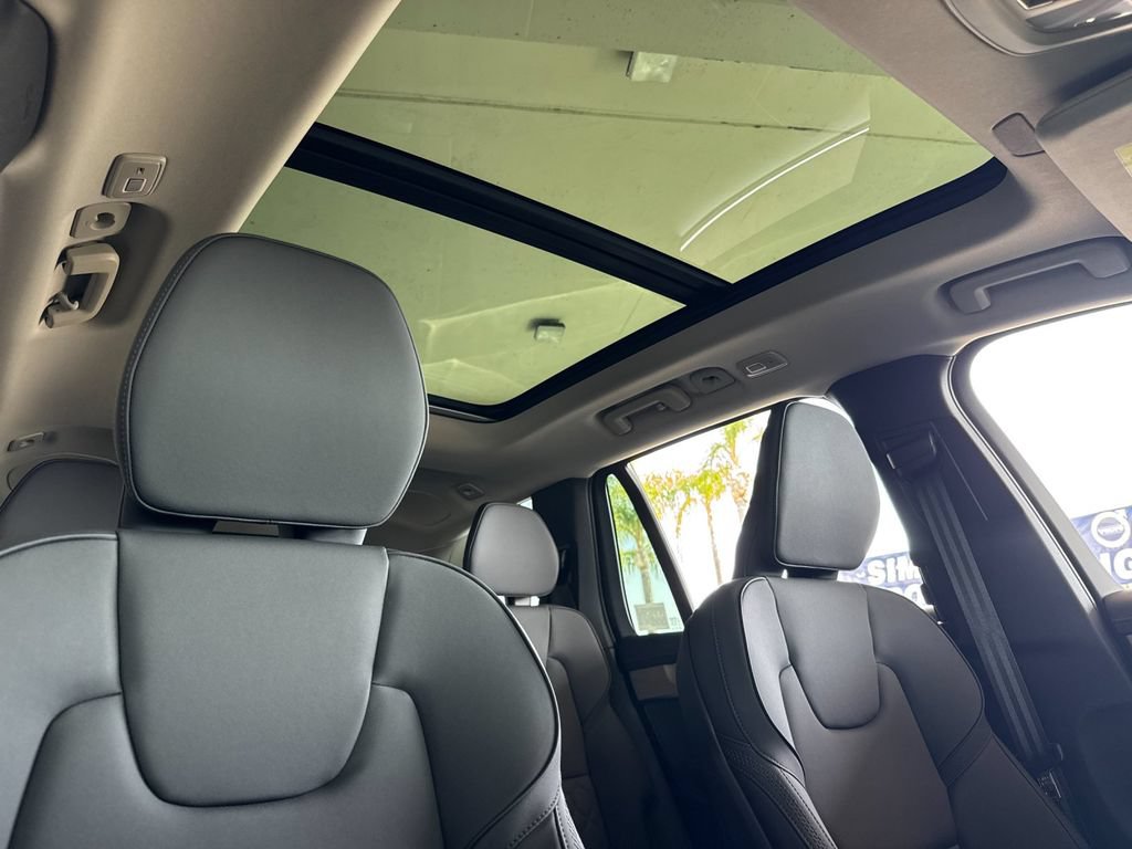 New 2026 Volvo XC90 T8 Plus AWD/4WD image 17