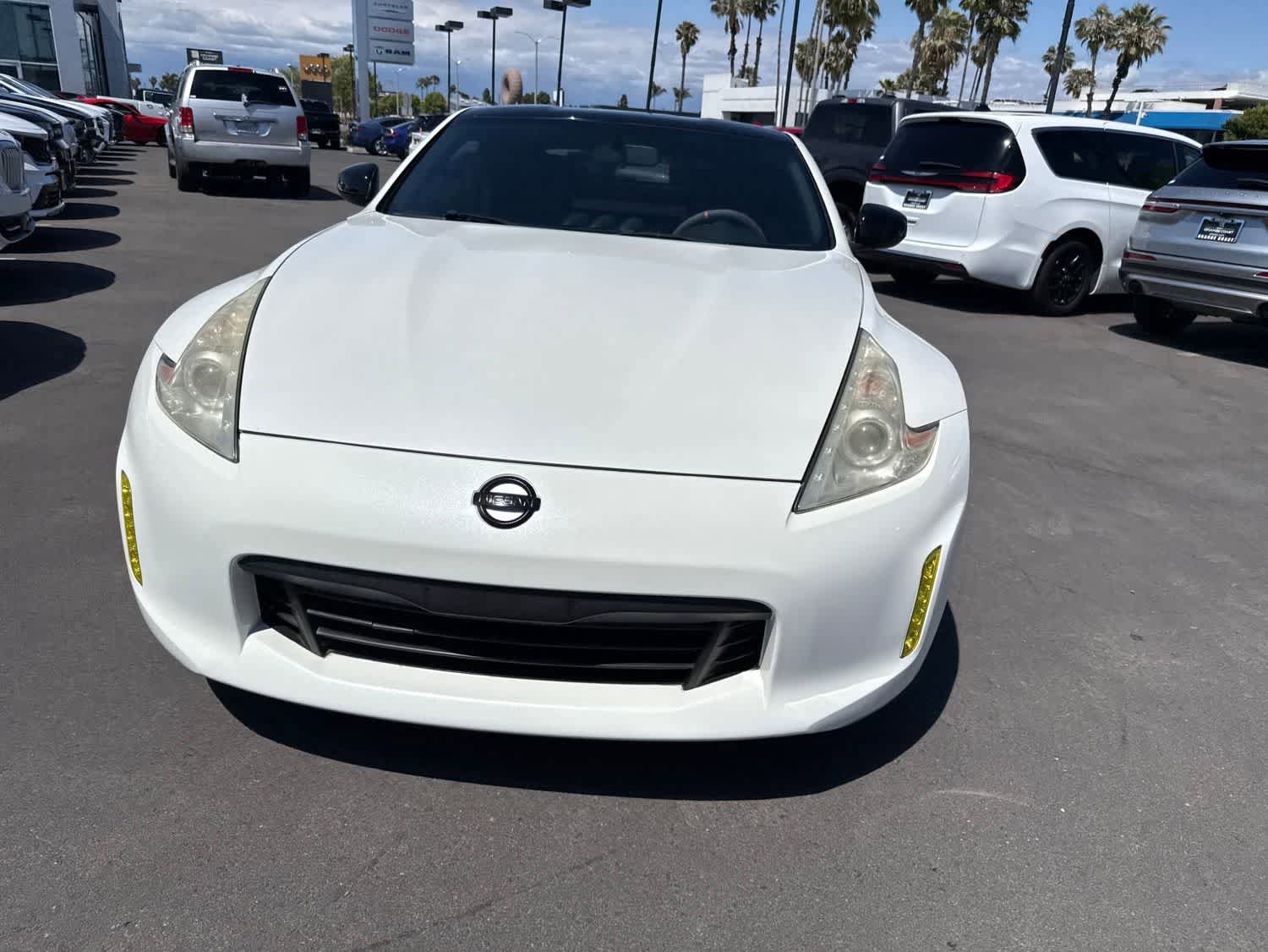 Used 2013 Nissan 370Z Coupe w/ Sport Pkg RWD image 4