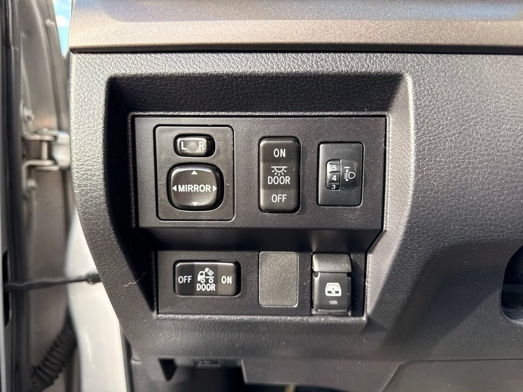 Used 2017 Toyota Tundra SR5 w/ SR5 Upgrade Package RWD image 21