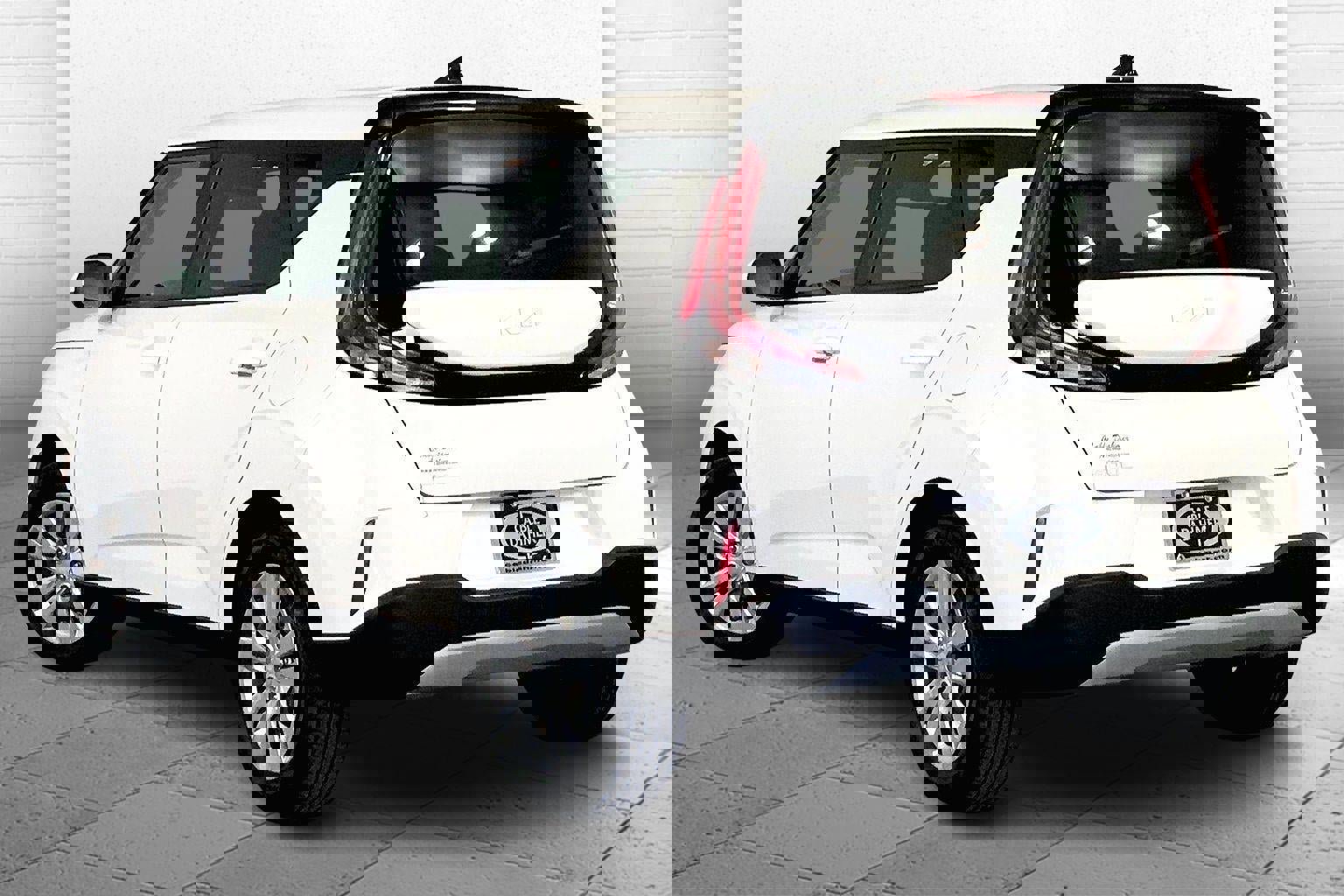 Used 2023 Kia Soul LX image 11