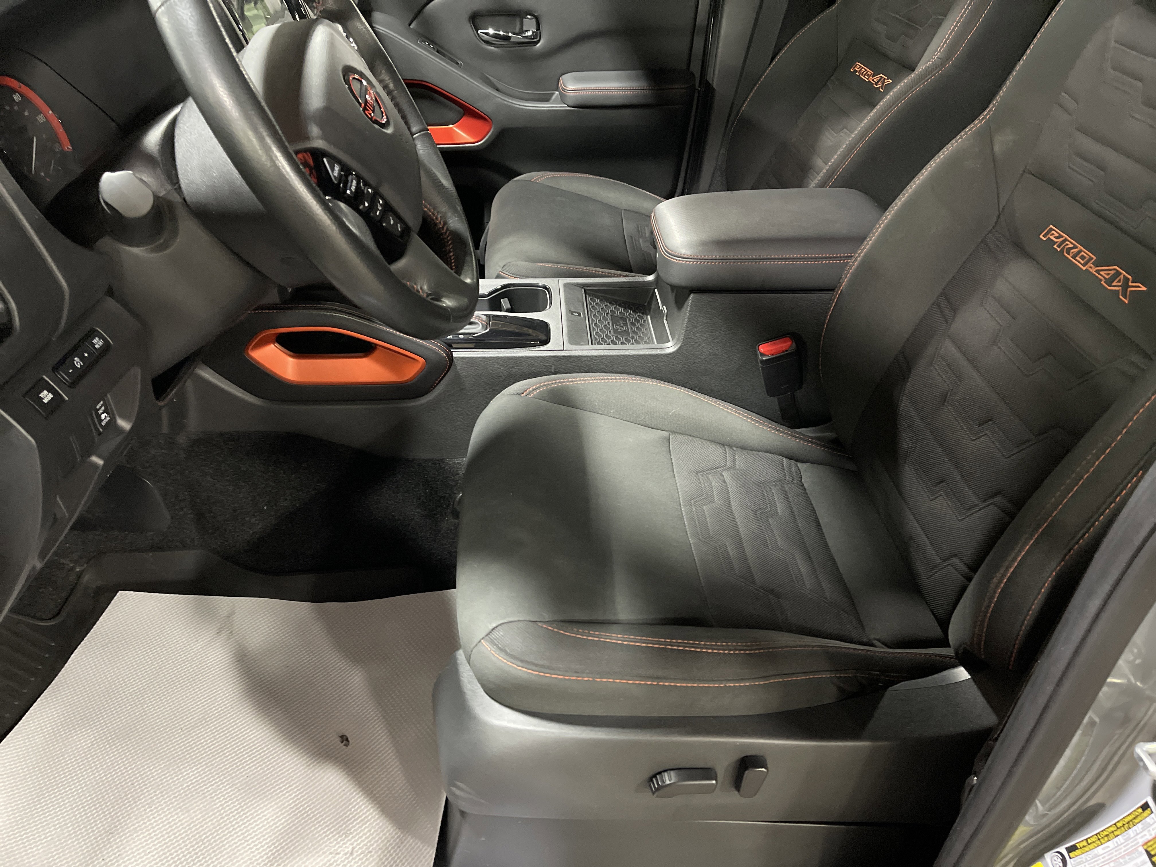 Used 2023 Nissan Frontier PRO-4X w/ Pro Convenience Package image 12