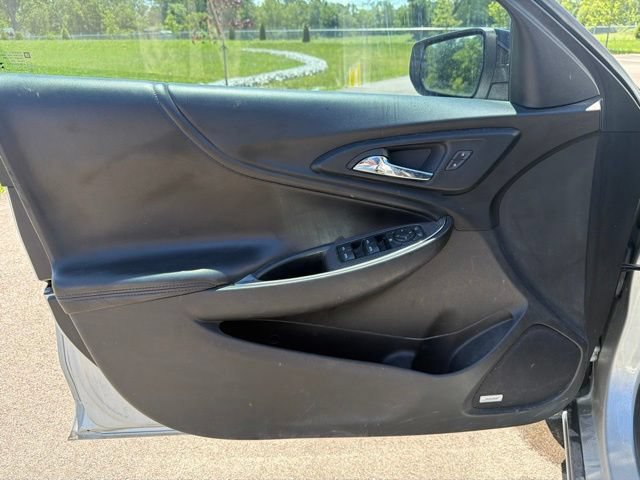 Used 2018 Chevrolet Malibu LT w/ Leather Package FWD image 19