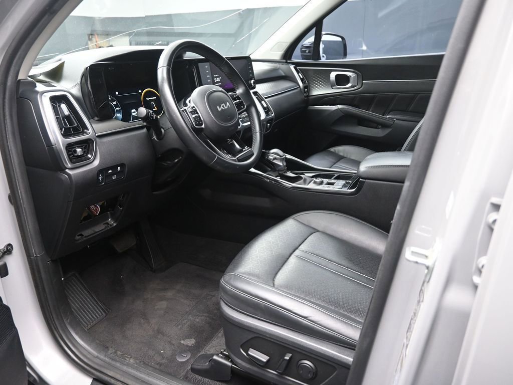 Used 2023 Kia Sorento SX AWD/4WD image 17