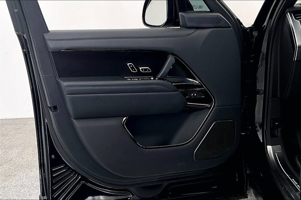 Used 2023 Land Rover Range Rover SV AWD/4WD image 23