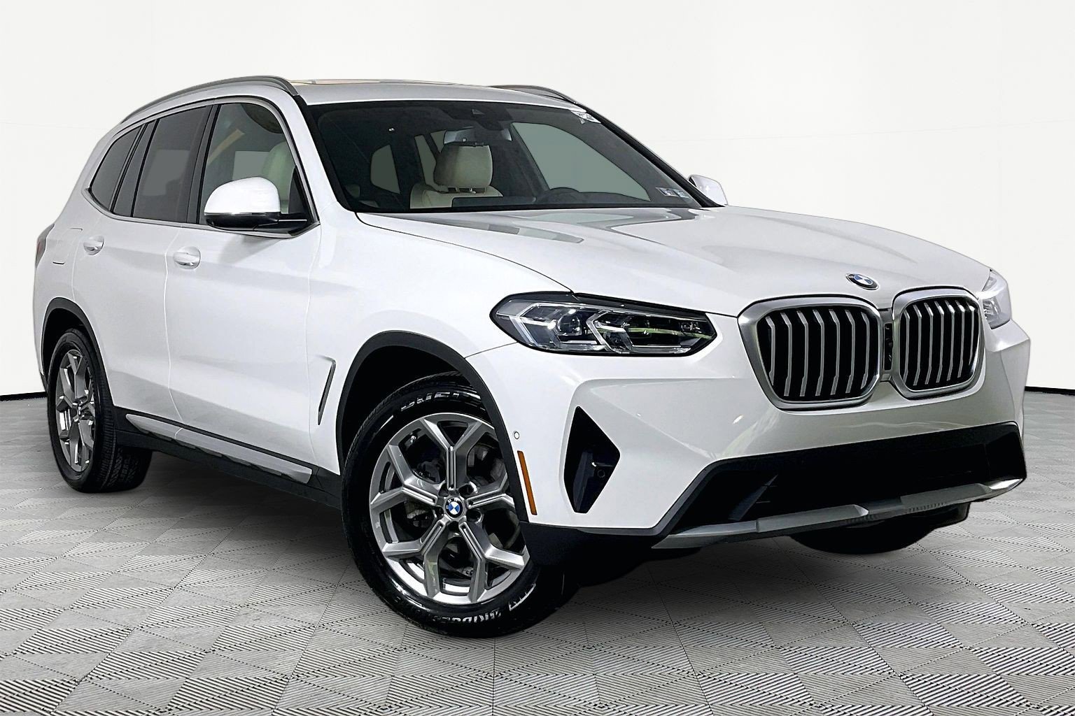Certified 2024 BMW X3 xDrive30i w/ Premium Package image 4