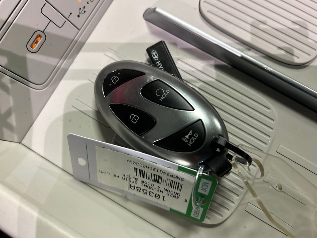 Used 2025 Hyundai Santa Fe Limited image 21