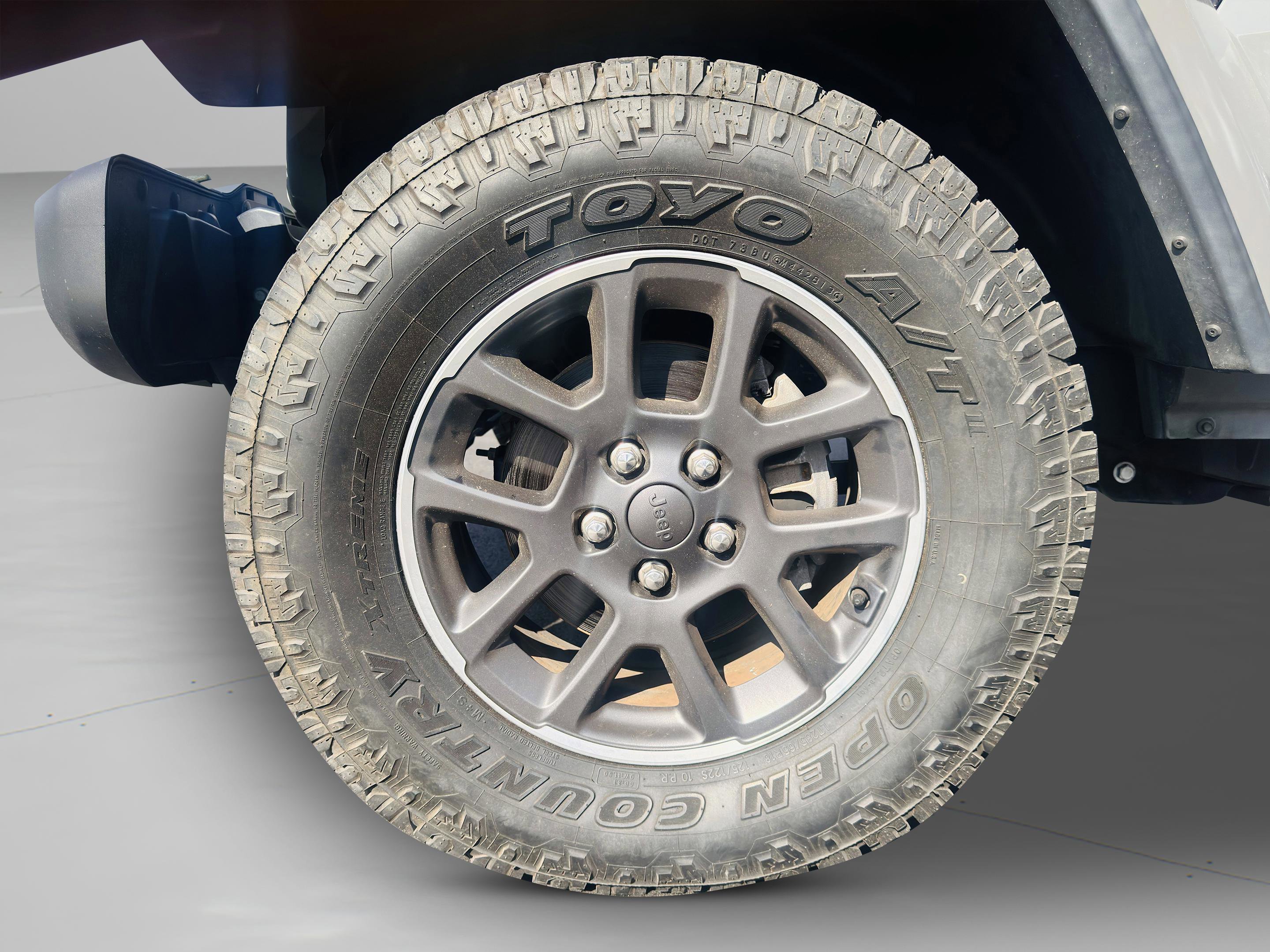 Used 2020 Jeep Gladiator Overland w/ Dual Top Group image 9