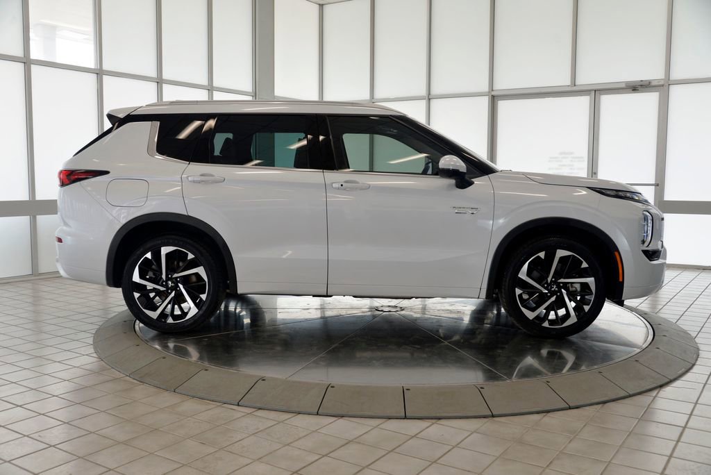Used 2023 Mitsubishi Outlander SEL AWD/4WD image 9