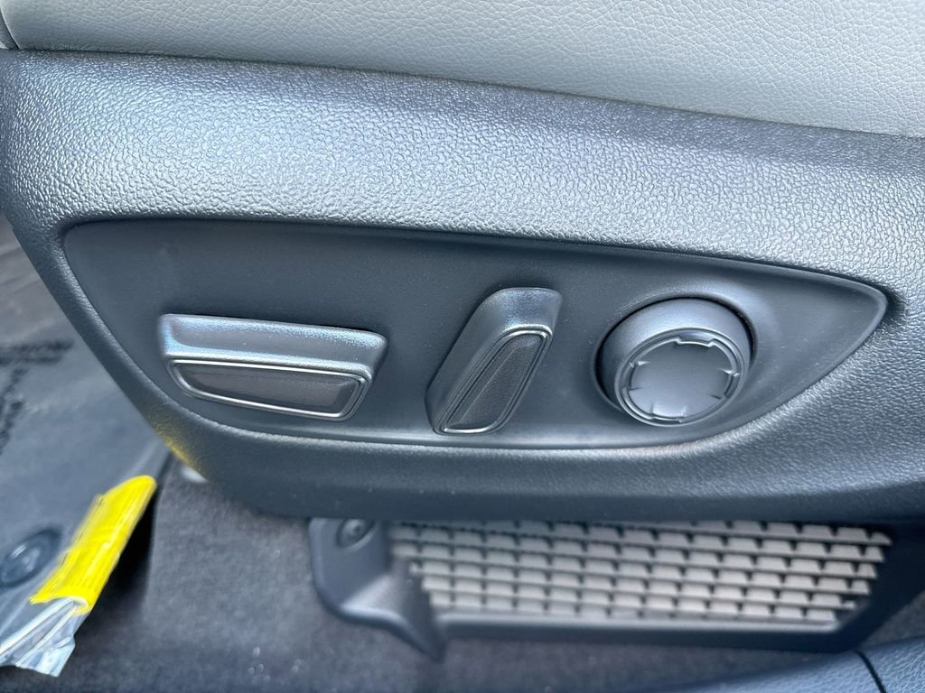 Used 2025 Toyota Sienna XLE FWD image 14