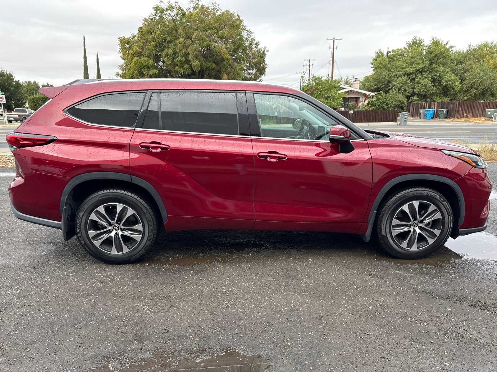 Used 2022 Toyota Highlander XLE image 6