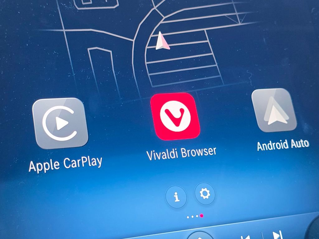 Certified 2026 Mercedes-Benz GLC 300 4MATIC image 5