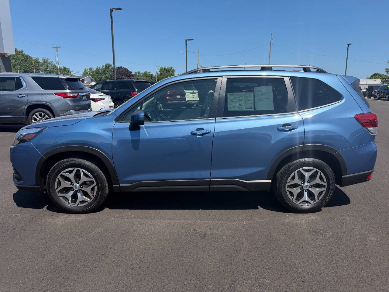 Used 2023 Subaru Forester Premium AWD/4WD image 2