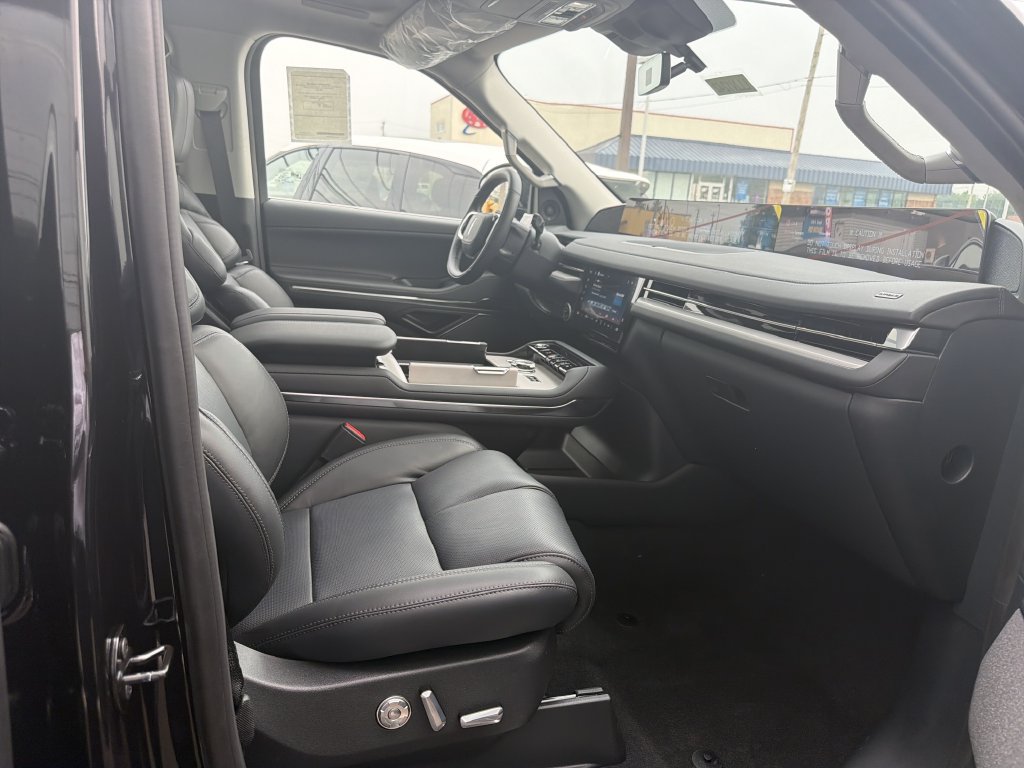 New 2027 Lincoln Navigator Reserve AWD/4WD image 7