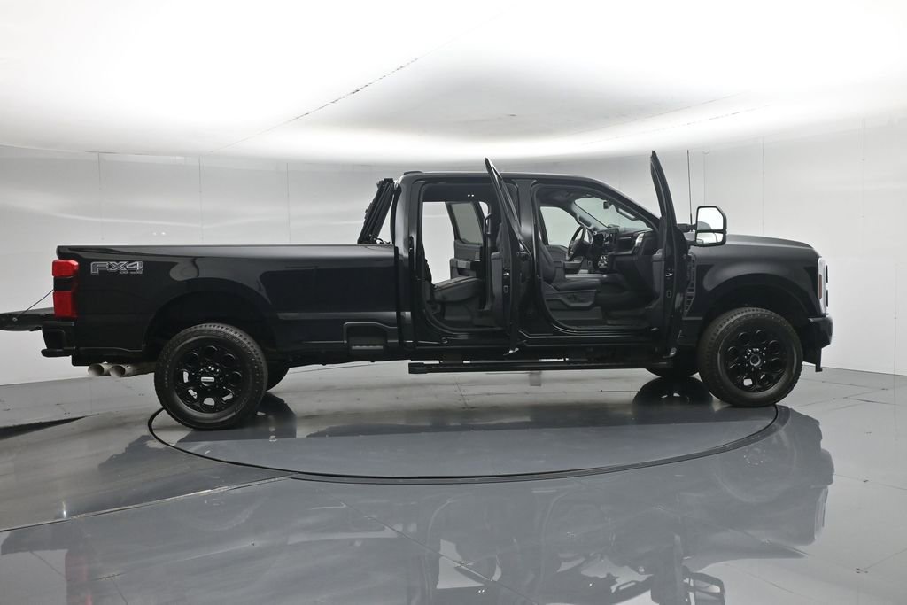 Used 2025 Ford F350 Lariat w/ Black Appearance Package AWD/4WD image 5