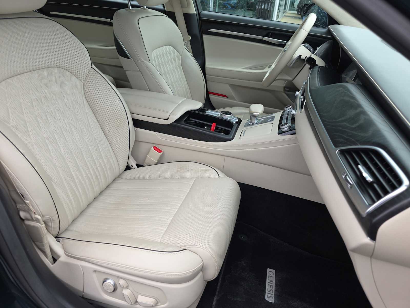 Used 2022 Genesis G90 3.3T Premium RWD image 36