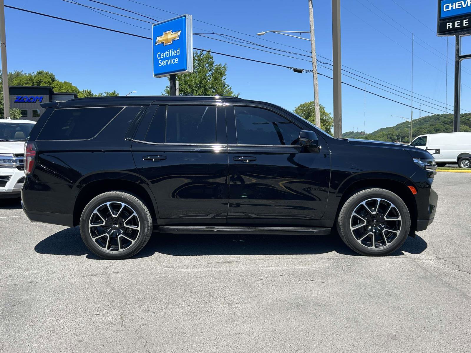 Used 2022 Chevrolet Tahoe RST w/ Sport Performance Package AWD/4WD image 2
