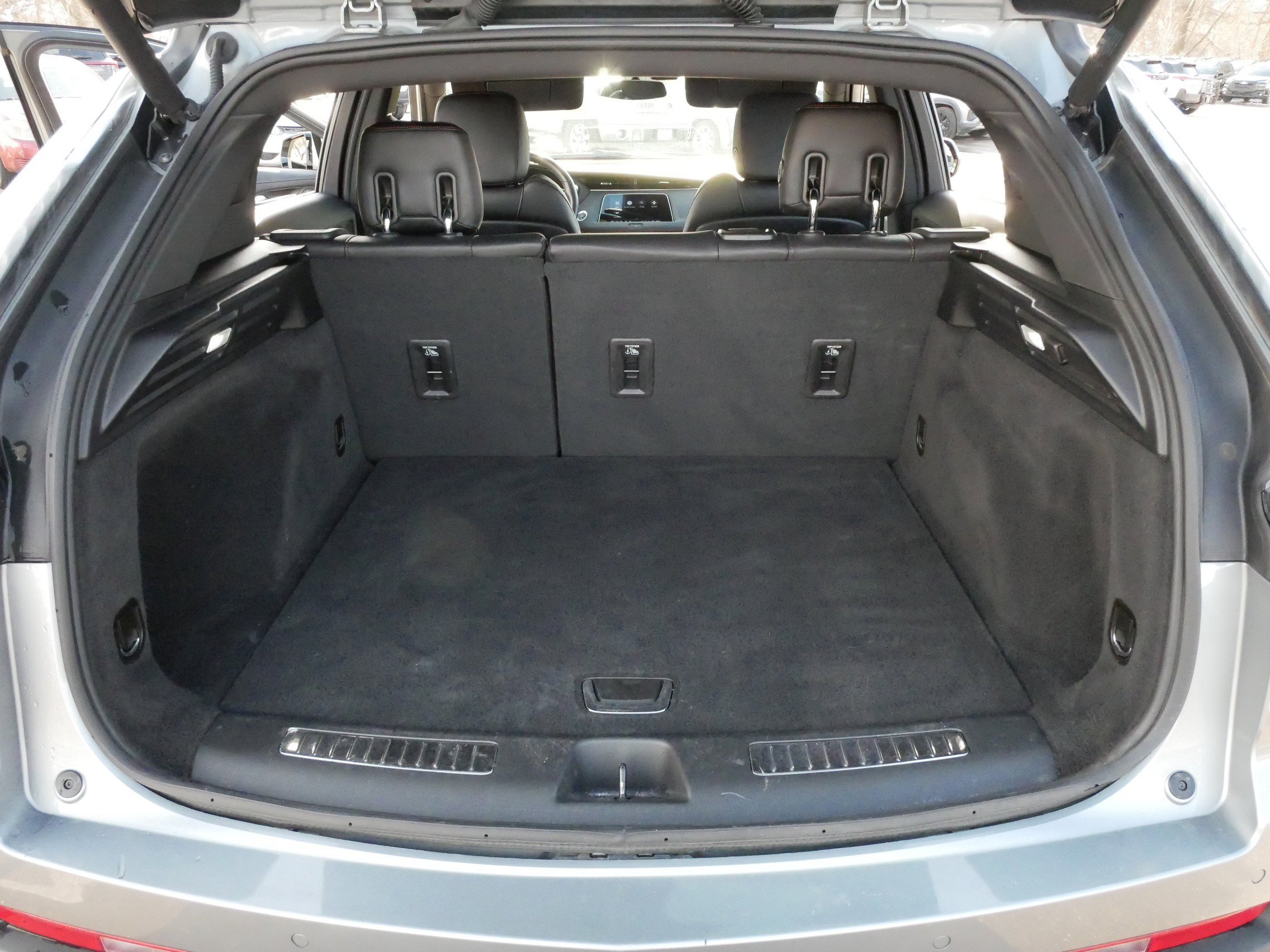 Used 2023 Cadillac XT4 Sport w/ Cold Weather Package image 18