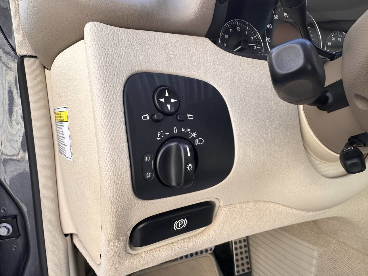 Used 2009 Mercedes-Benz CLK 550 Coupe image 12