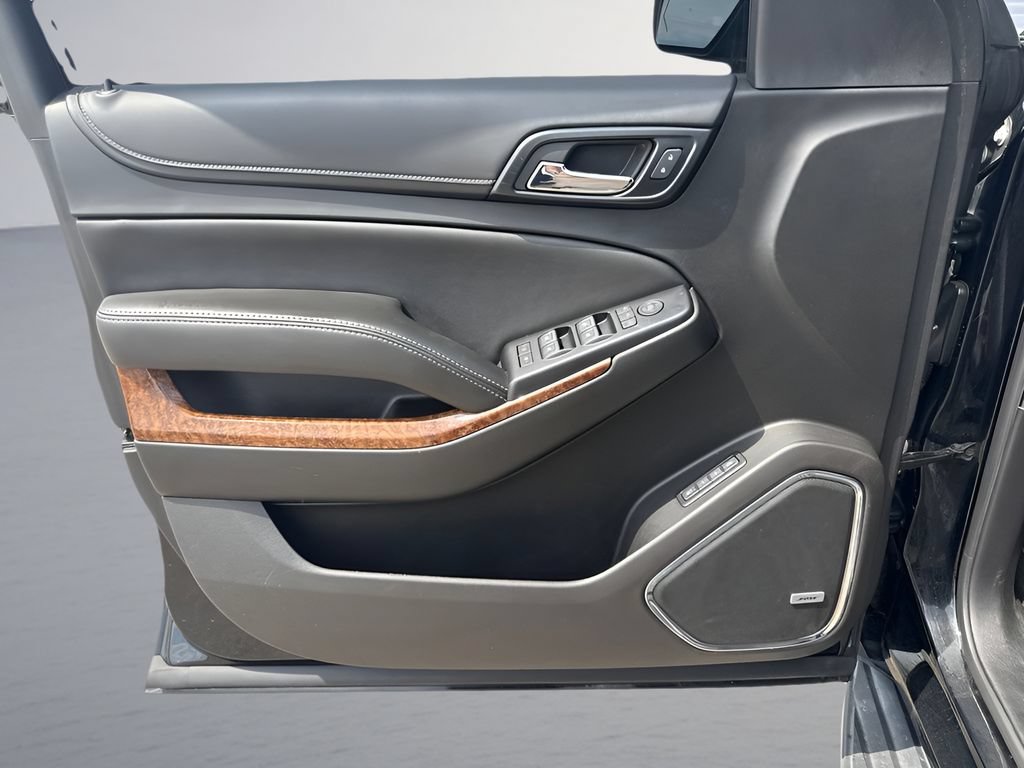 Used 2018 Chevrolet Suburban Premier AWD/4WD image 32