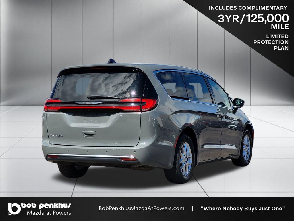 Used 2023 Chrysler Pacifica Touring-L FWD image 25
