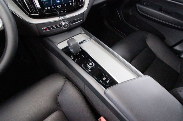 Used 2025 Volvo XC60 B5 Plus image 10