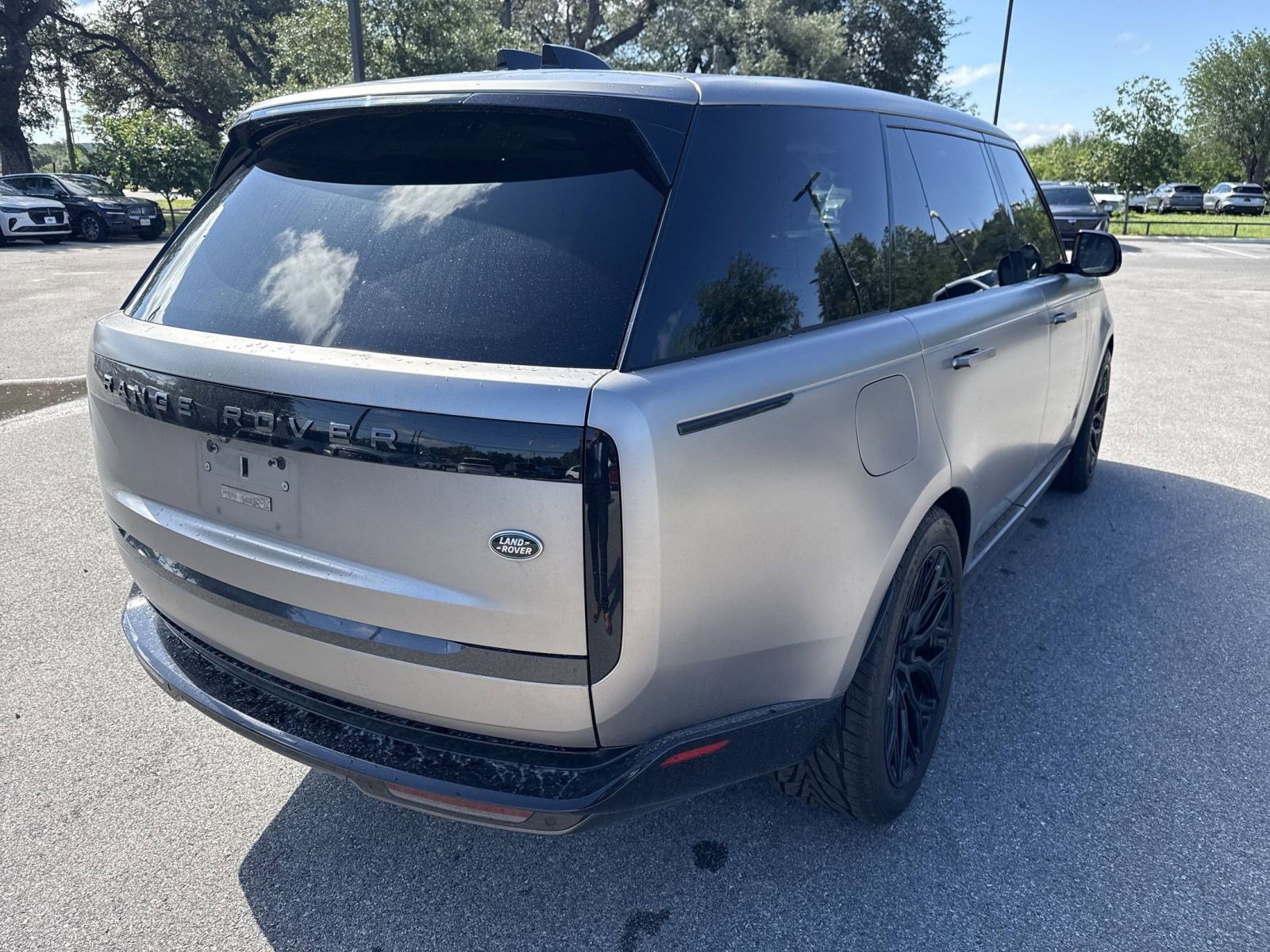 Used 2023 Land Rover Range Rover Long Wheelbase SE AWD/4WD image 5