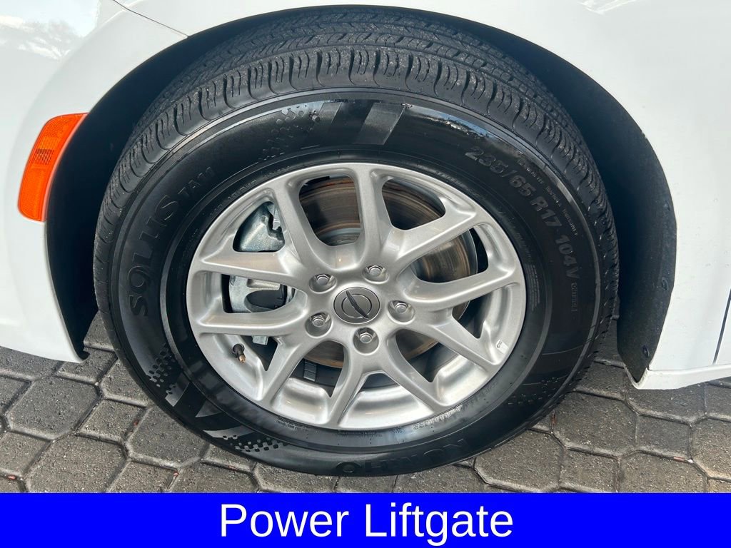 Used 2024 Chrysler Pacifica Touring-L image 17