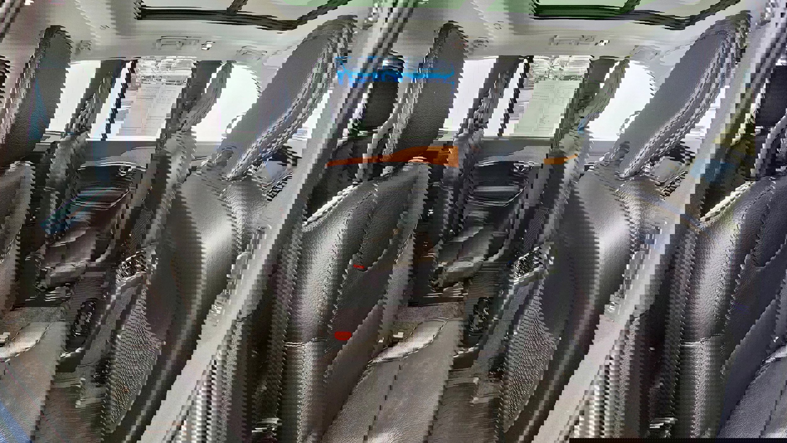 Certified 2022 Volvo XC90 T8 Inscription Expression w/ Advanced Package image 15