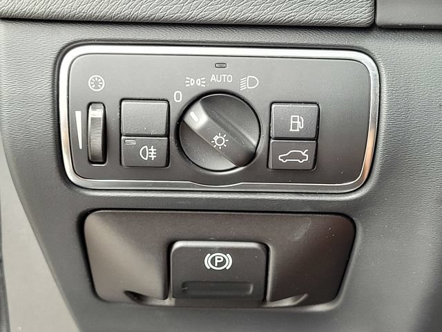 Used 2018 Volvo S60 T5 Inscription w/ Technology Package FWD image 15