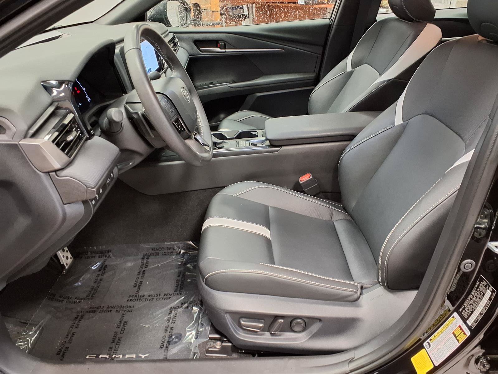 Used 2025 Toyota Camry SE FWD image 19