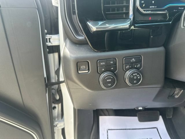 Used 2023 Chevrolet Silverado 1500 LT Trail Boss w/ LPO, Dark Essentials Package AWD/4WD image 18