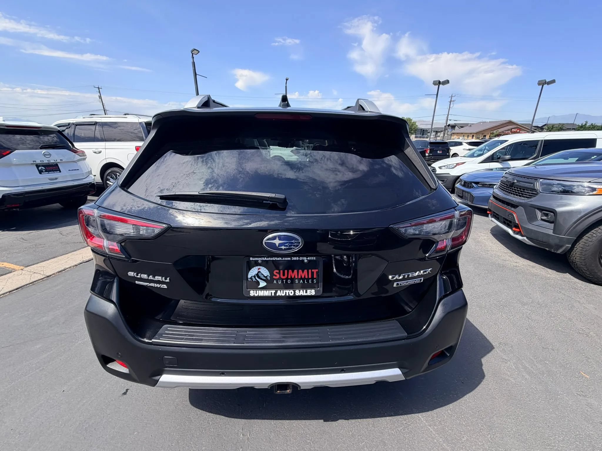 Used 2023 Subaru Outback Touring AWD/4WD image 5