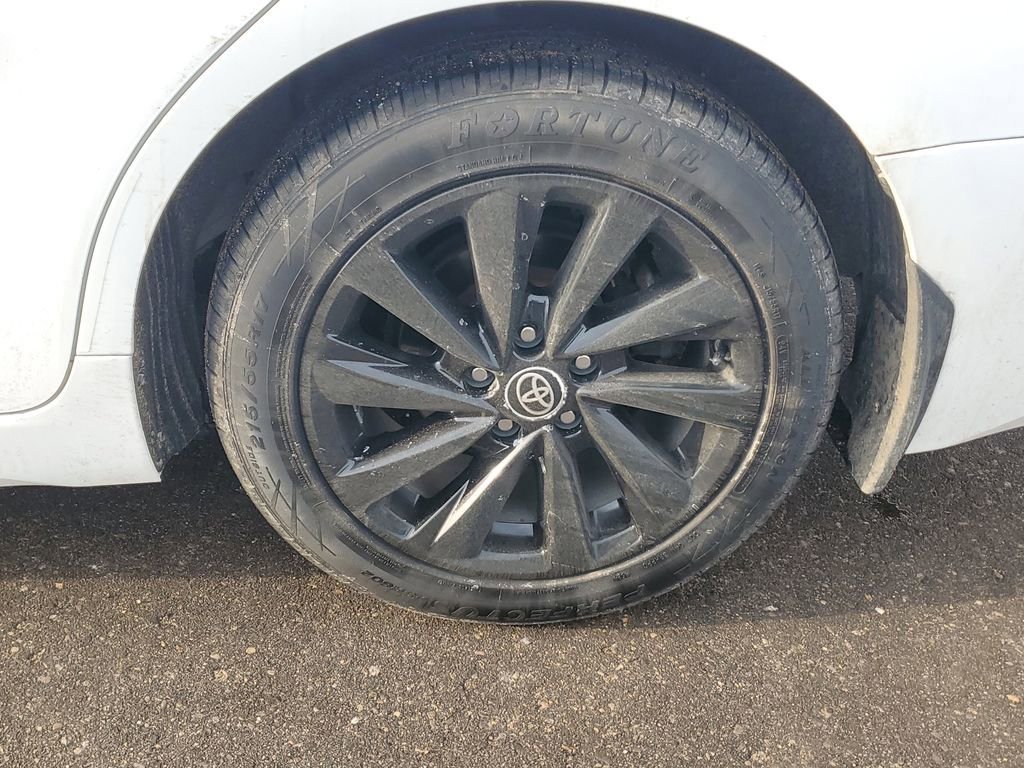 Used 2021 Toyota Camry SE image 5