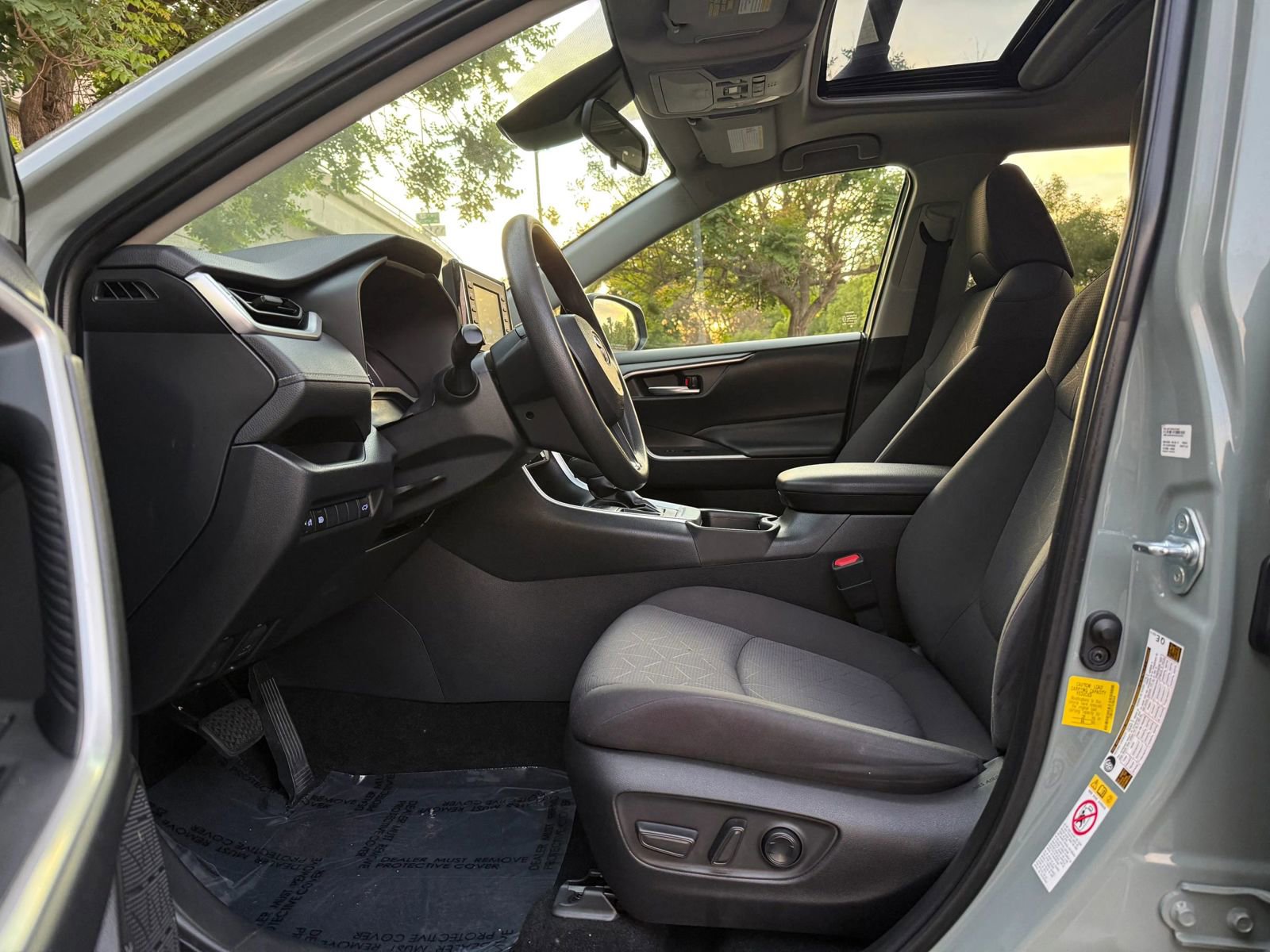 Used 2019 Toyota RAV4 XLE w/ Convenience Package FWD image 22