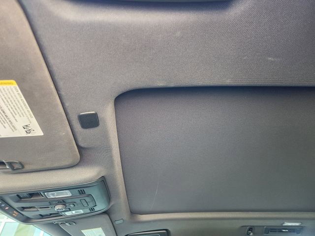 Used 2023 GMC Yukon XL SLT w/ SLT Premium Package image 27