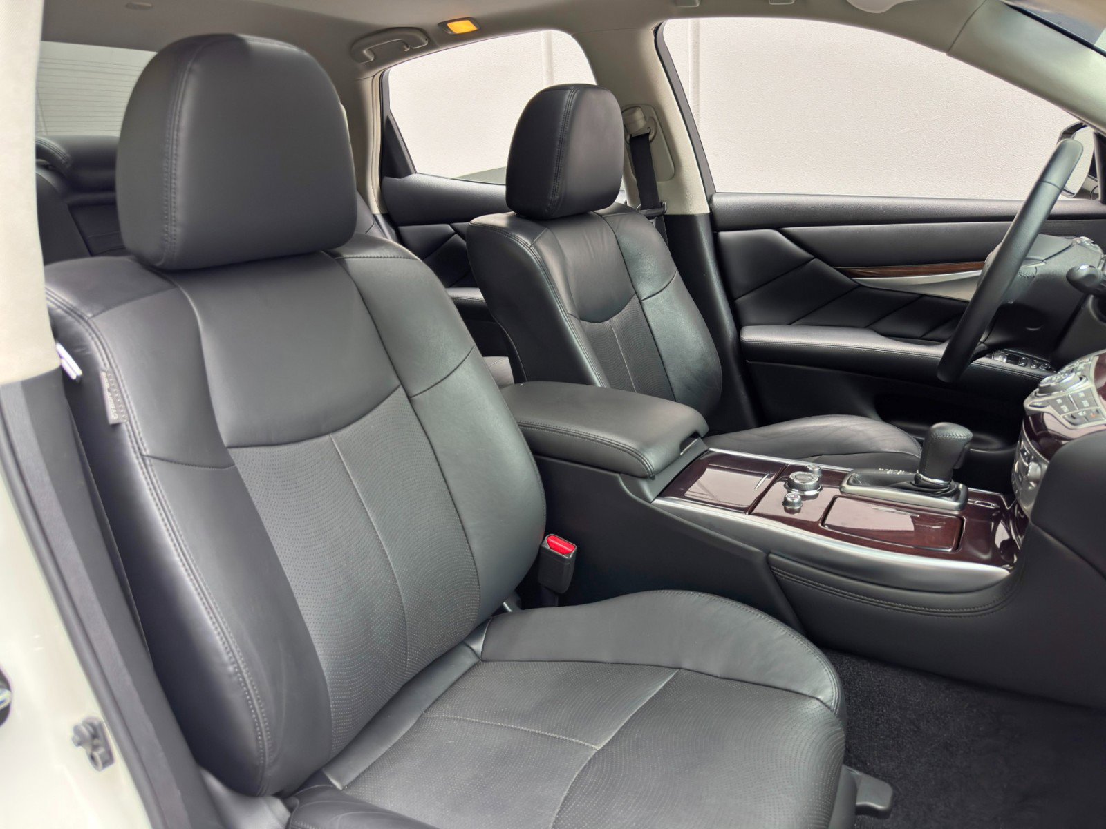 Used 2019 INFINITI Q70 Luxe RWD image 38