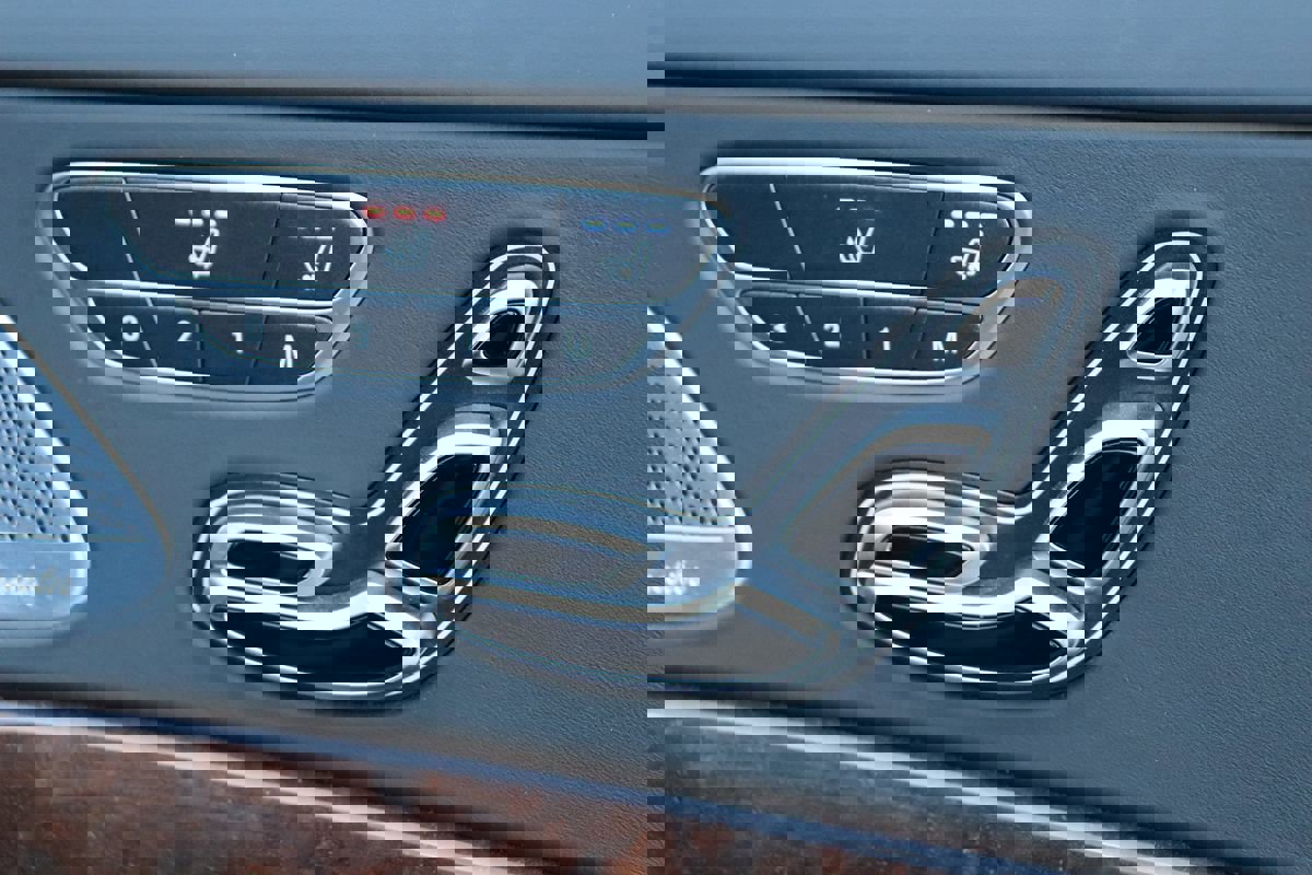 Used 2019 Mercedes-Benz S 560 Sedan w/ AMG Line Exterior image 46