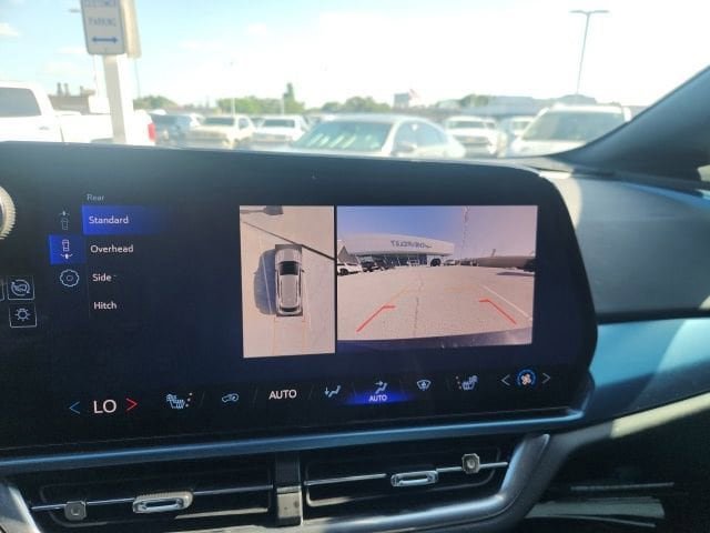 Used 2024 Chevrolet Equinox EV LT w/ Active Safety Package 3 FWD image 10