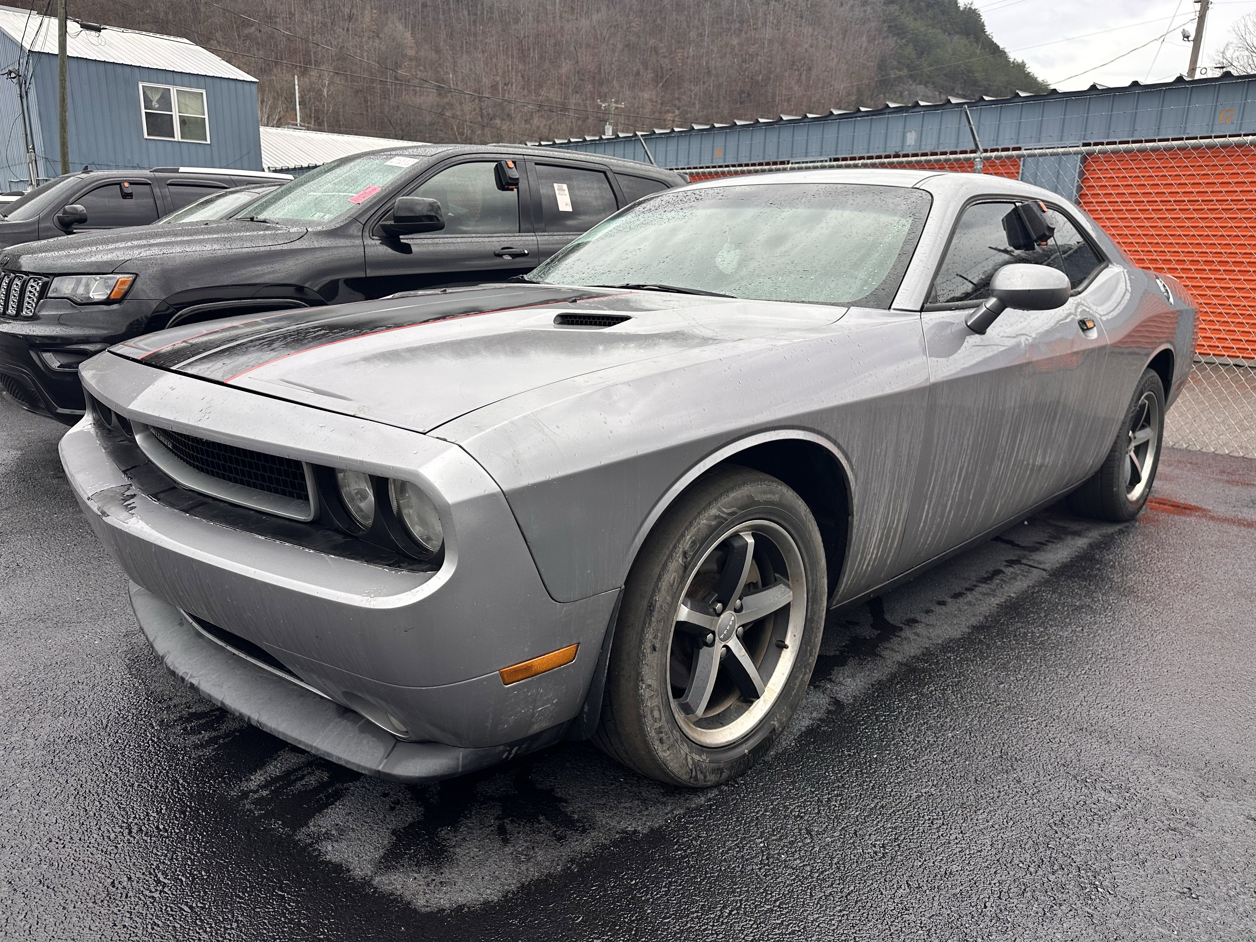Used 2011 Dodge Challenger SE image 3