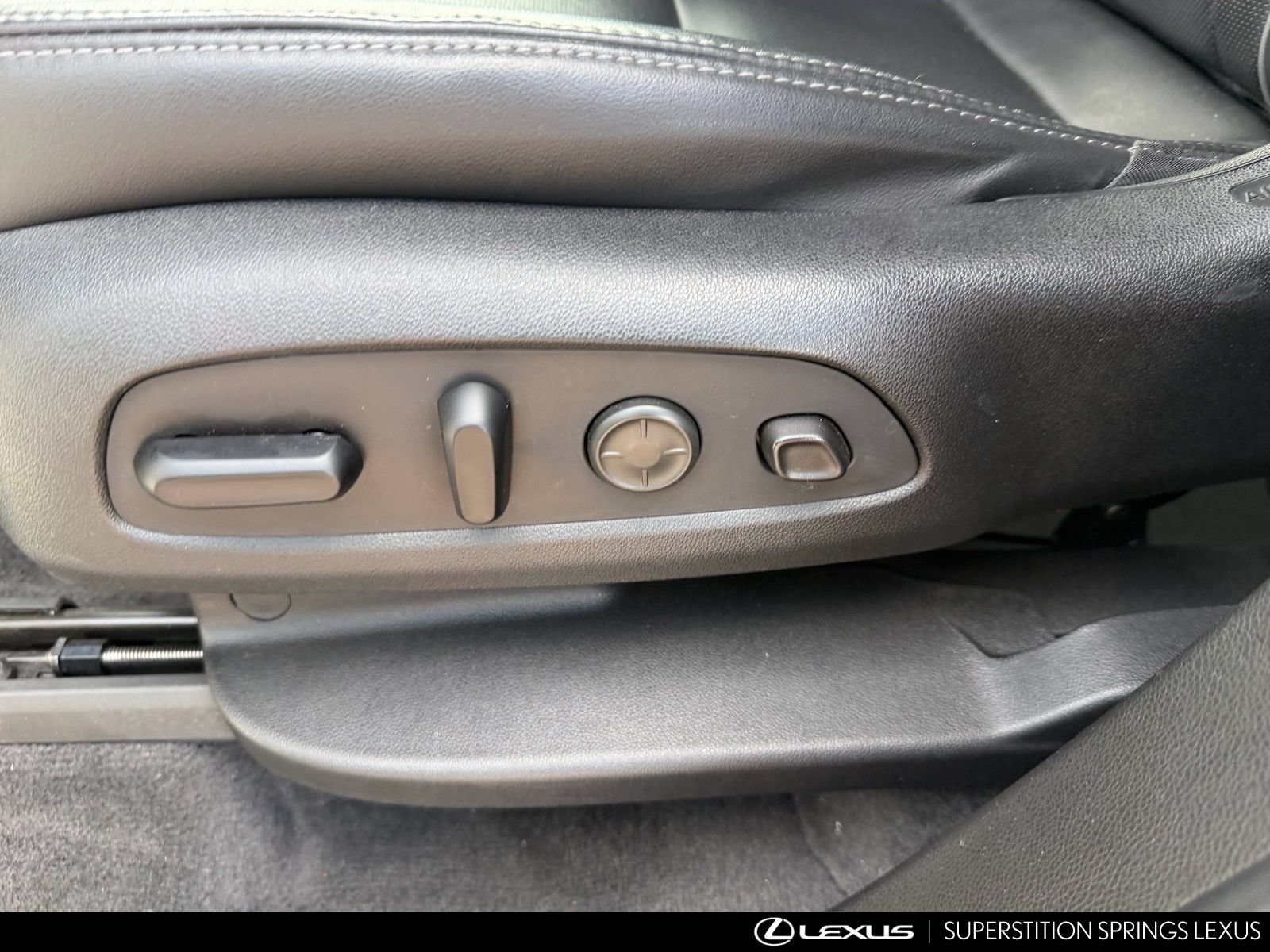 Used 2020 Buick Enclave Avenir w/ Avenir Technology Package FWD image 24