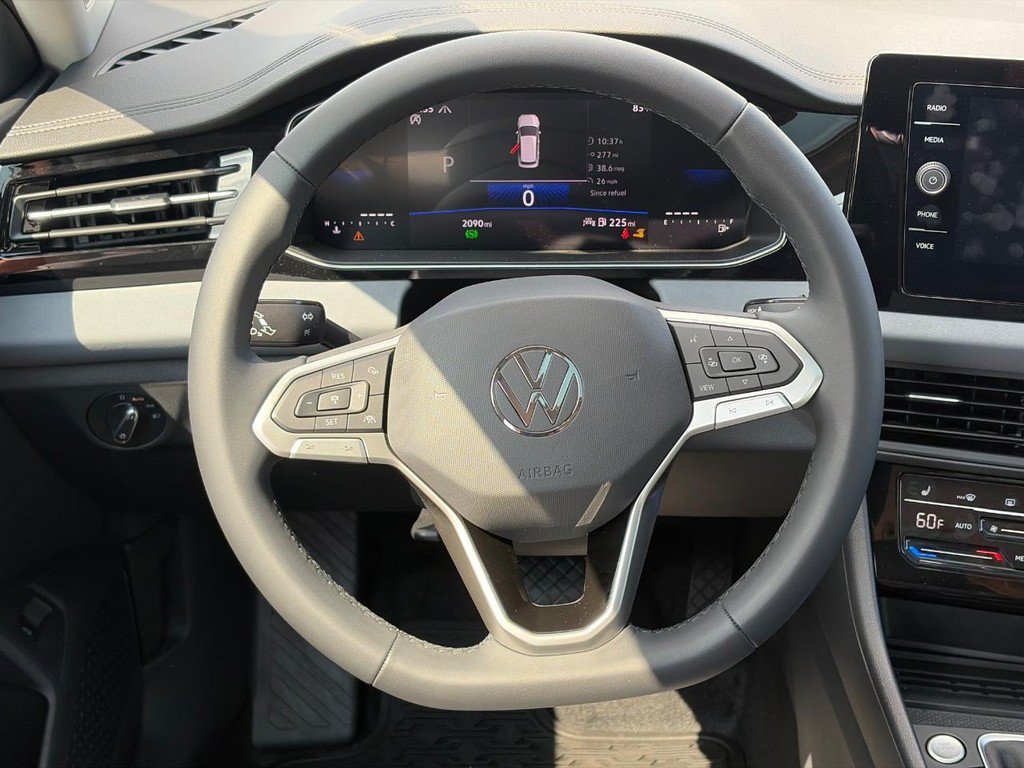 Used 2026 Volkswagen Jetta SE FWD image 13
