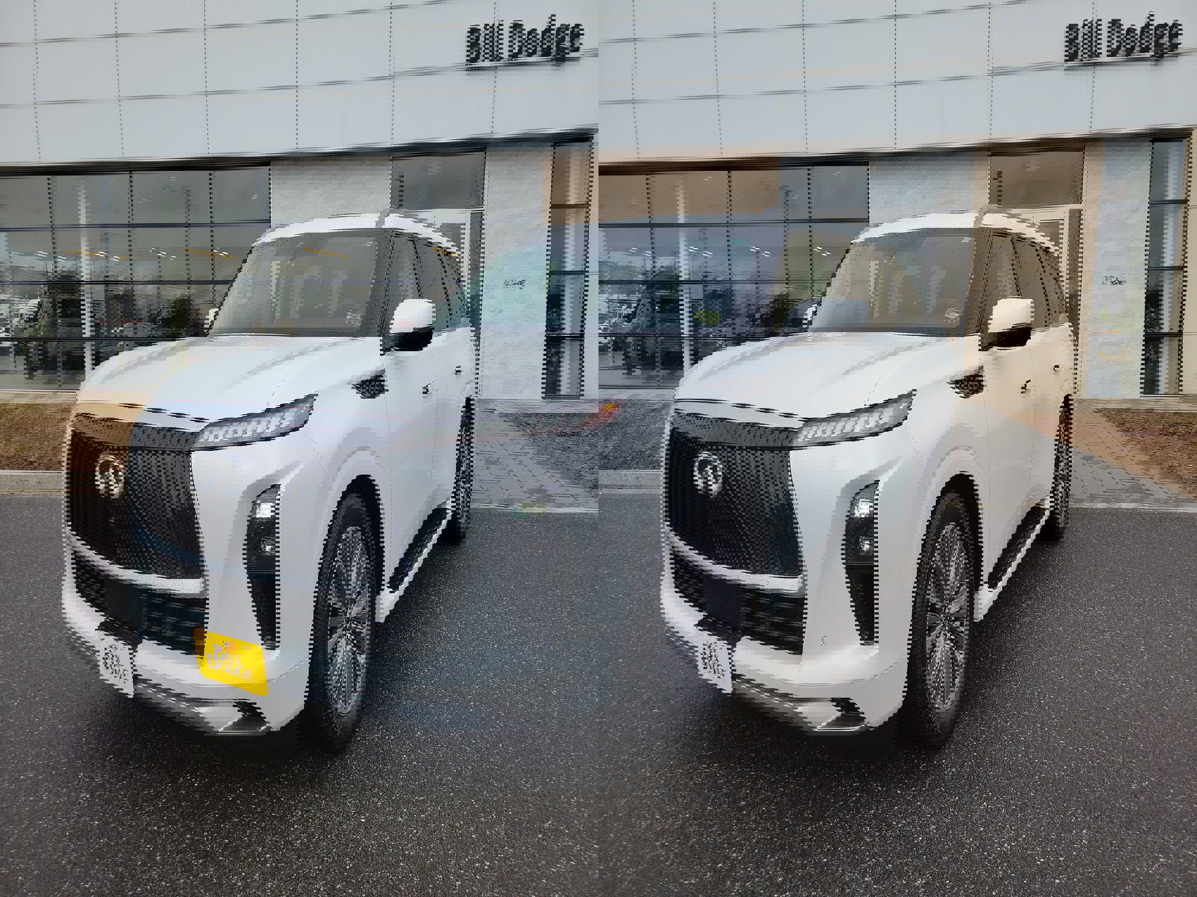 Used 2025 INFINITI QX80 Sensory image 1