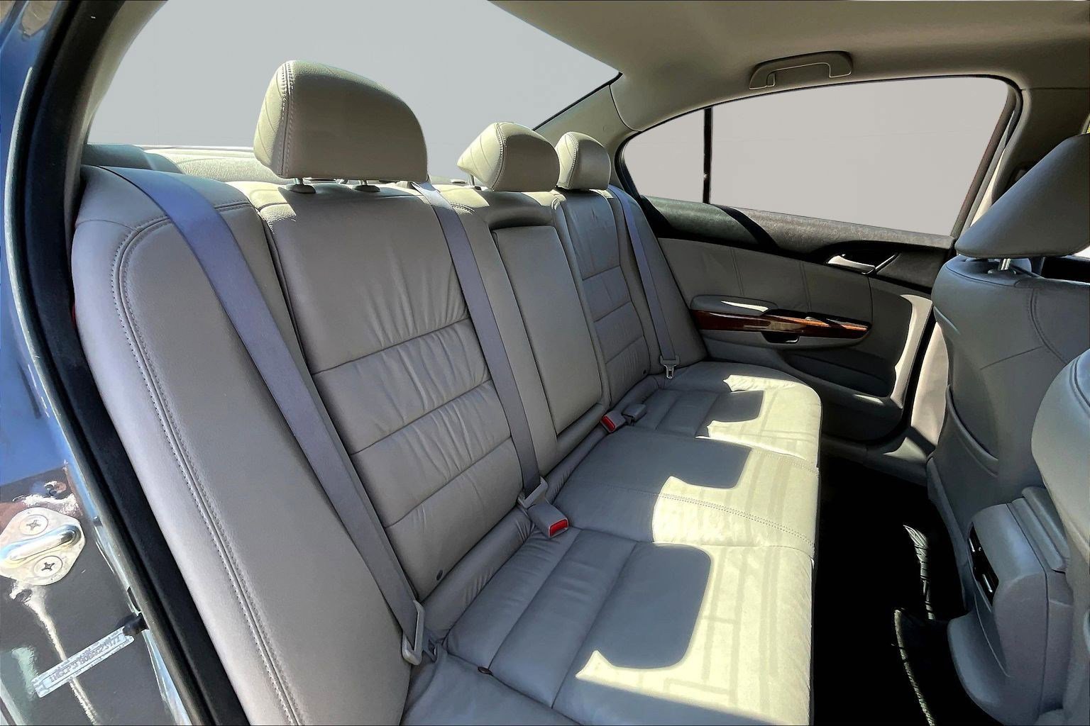 Used 2011 Honda Accord EX-L image 25