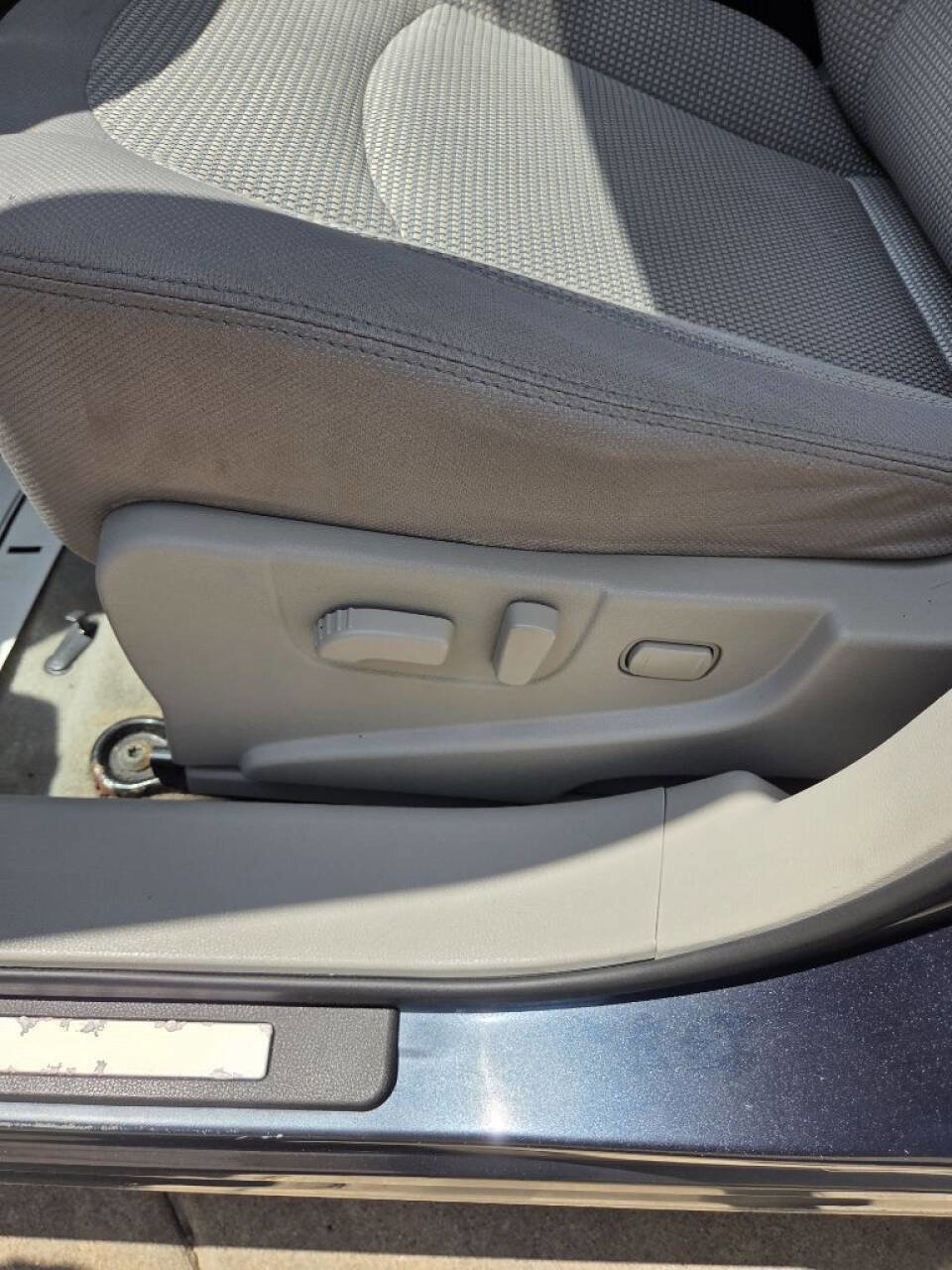 Used 2013 Nissan Rogue SV AWD/4WD image 9