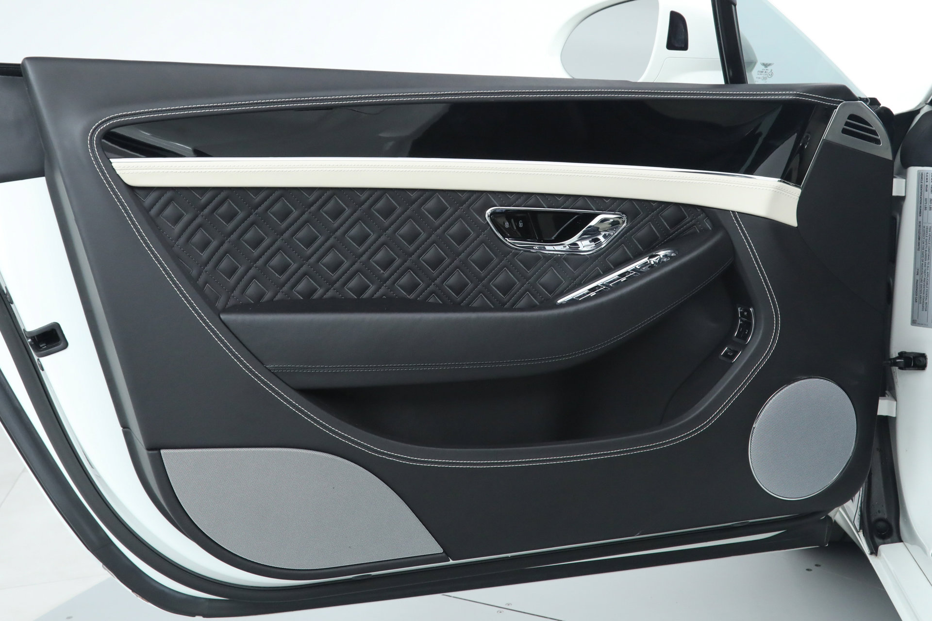 Used 2021 Bentley Continental GT V8 image 19