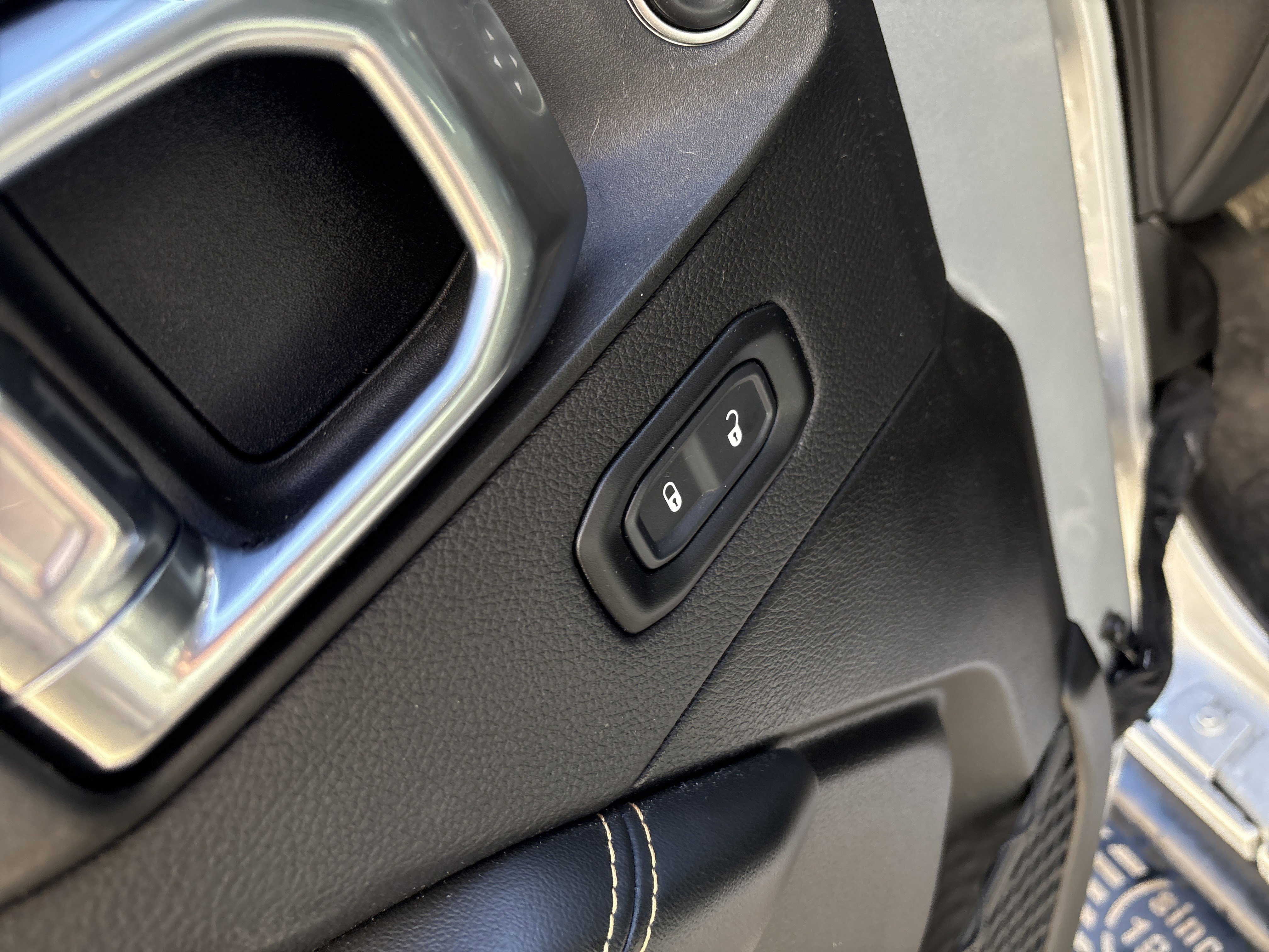 Used 2024 Jeep Wrangler Unlimited Sahara w/ Technology Group image 15