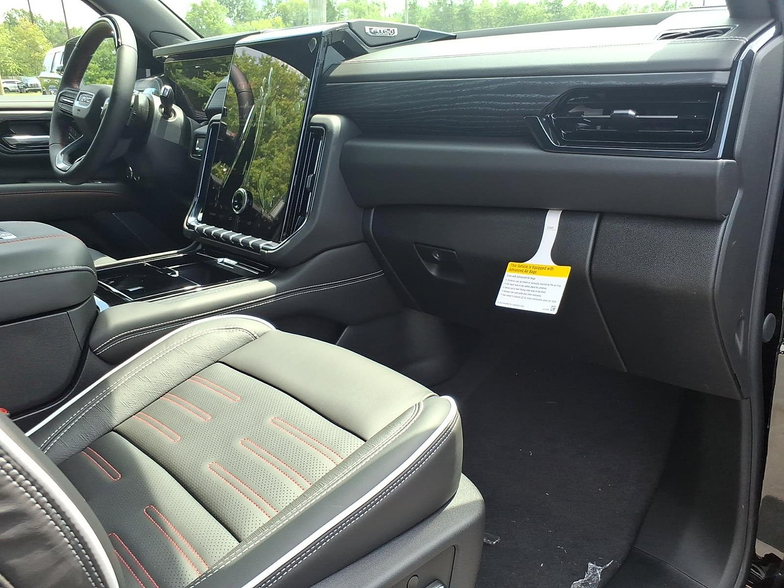 New 2026 GMC Yukon AT4 Ultimate AWD/4WD image 9