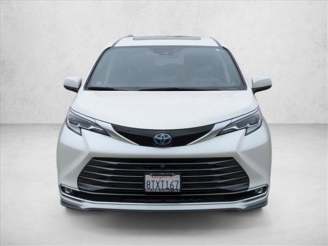 Used 2021 Toyota Sienna Platinum image 2